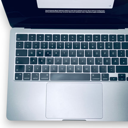 Apple MacBook Air 13 Zoll 2022 M2 8GB 500GB A2681 Space Grey – Zustand C