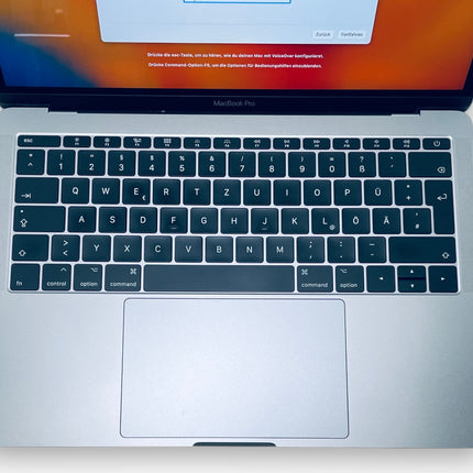 Apple MacBook Pro 13 Zoll 2017 2,3GHz i5 16GB 256GB A1708 Space Grey – Zustand C